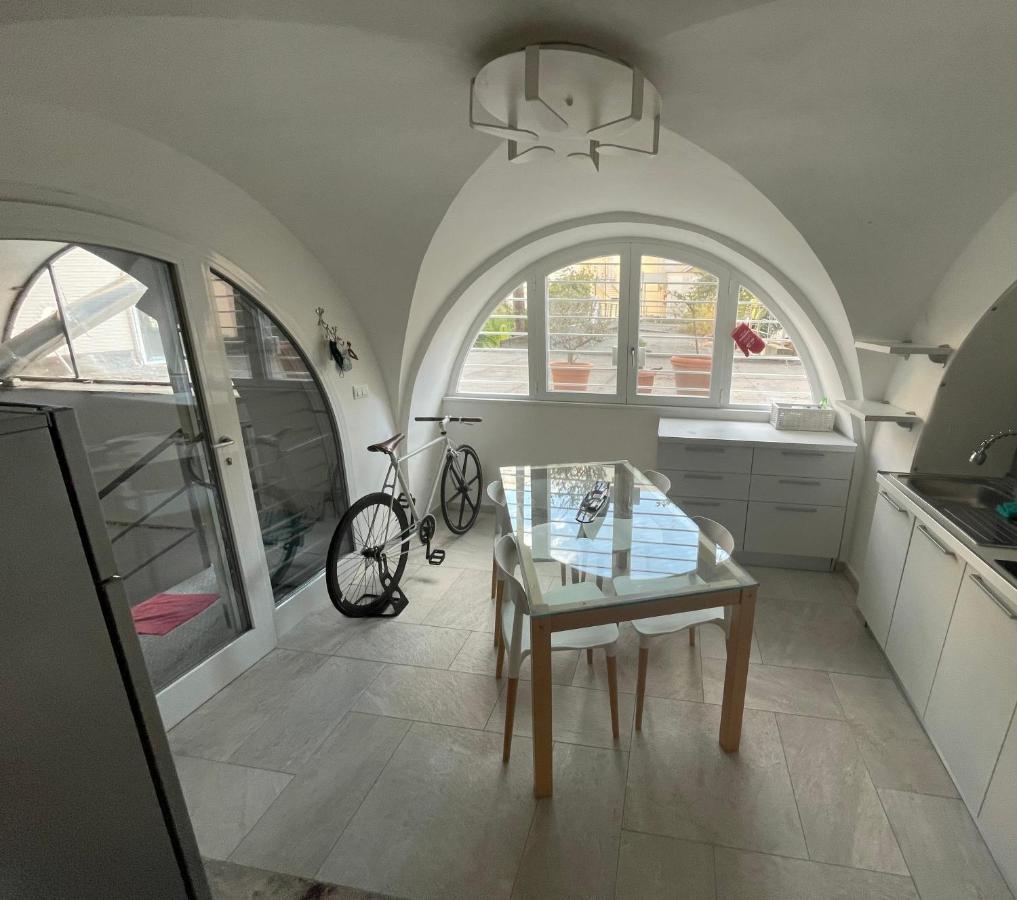 Loft “Cinema Galleria” Apartment Бари Екстериор снимка